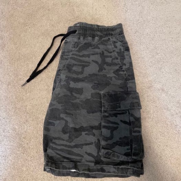 Kuwalla Men Camo Shorts - Picture 3 of 4